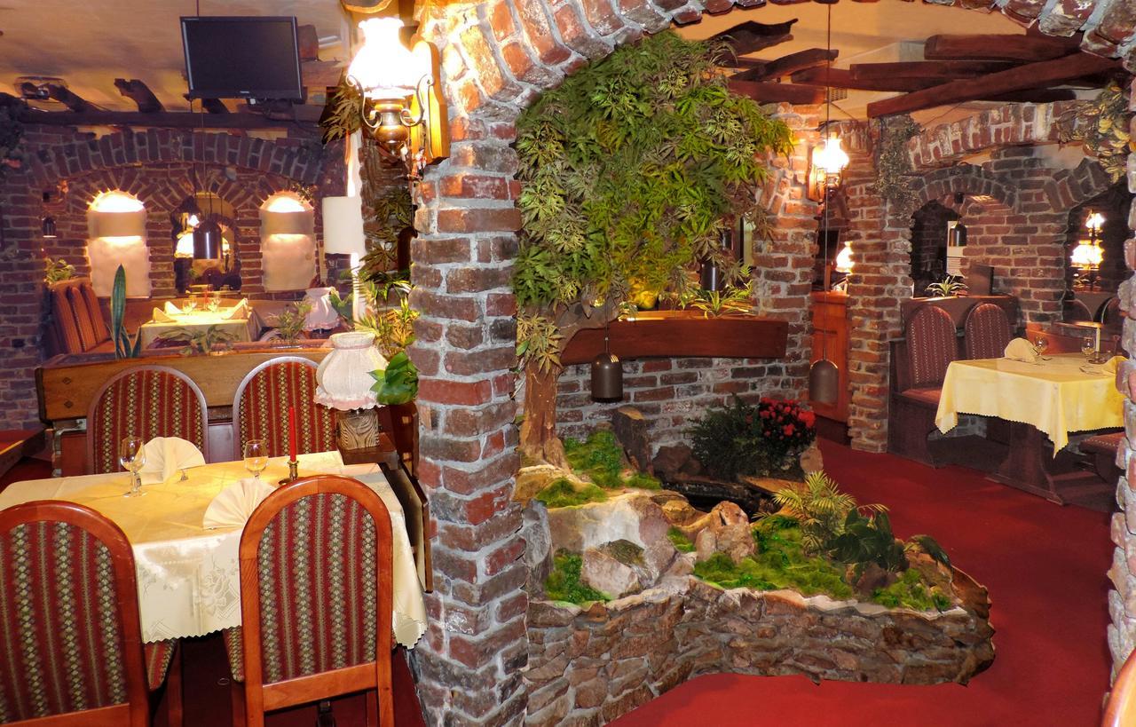 Hotel Restaurant Cristal Винценайм Екстериор снимка