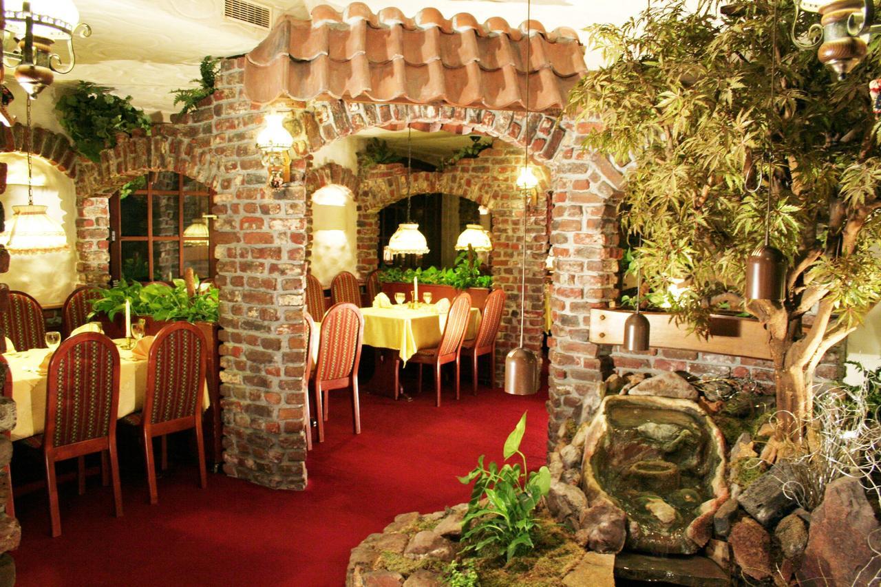 Hotel Restaurant Cristal Винценайм Екстериор снимка