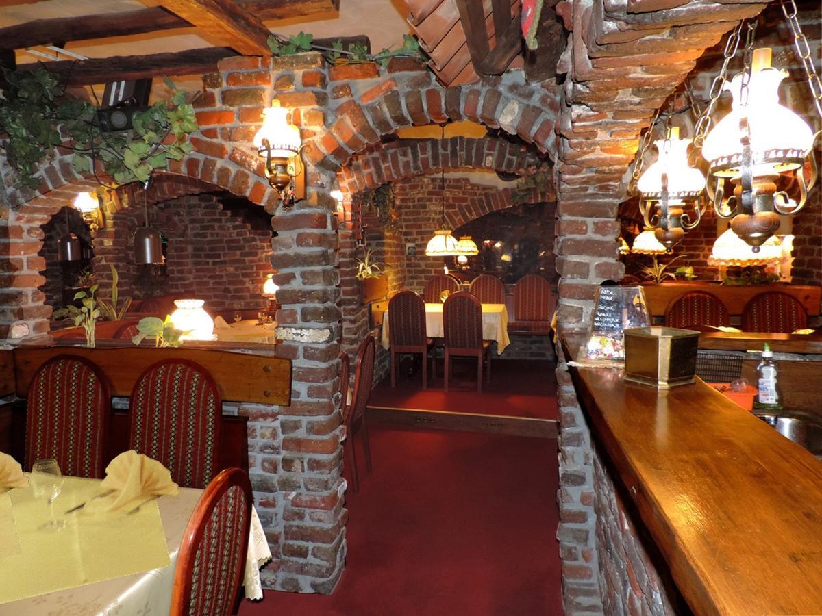 Hotel Restaurant Cristal Винценайм Екстериор снимка